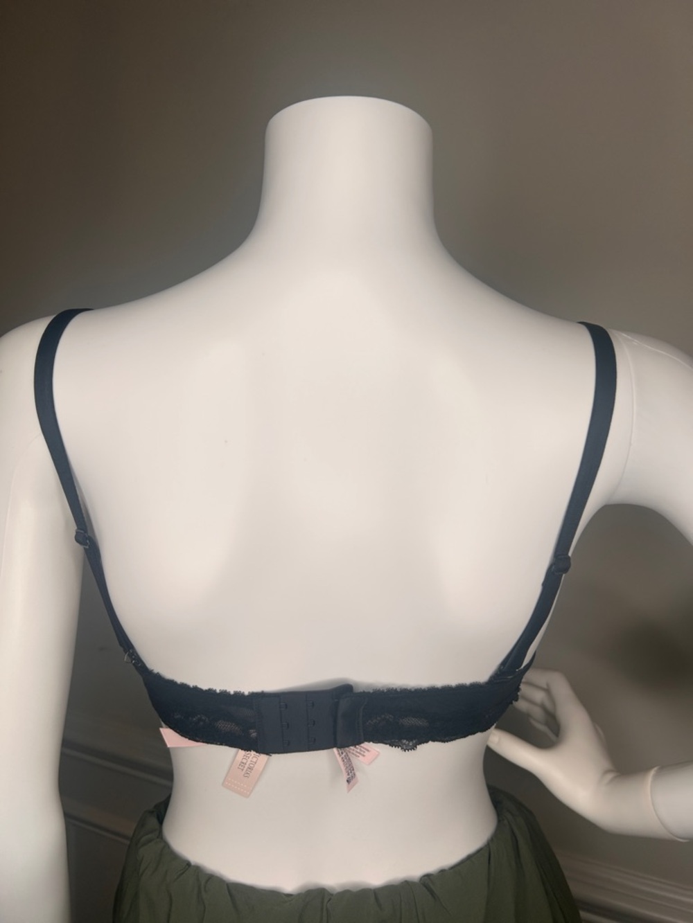 Victoria’s Secret Lined Demi Polka Dot Bra 32B, Black - Picture 8 of 9